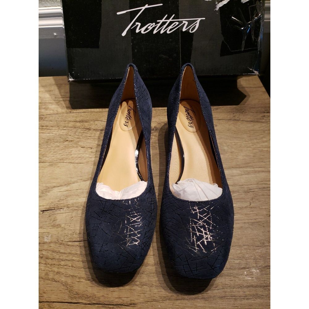 Trotters Women's Lola SUEDE Dress Pump, Navy, 6.5 N US